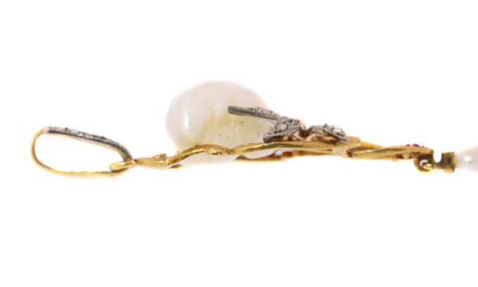 French Art Nouveau pendant with big Mississippi dog tooth pearl diamonds rubies by Artista Sconosciuto