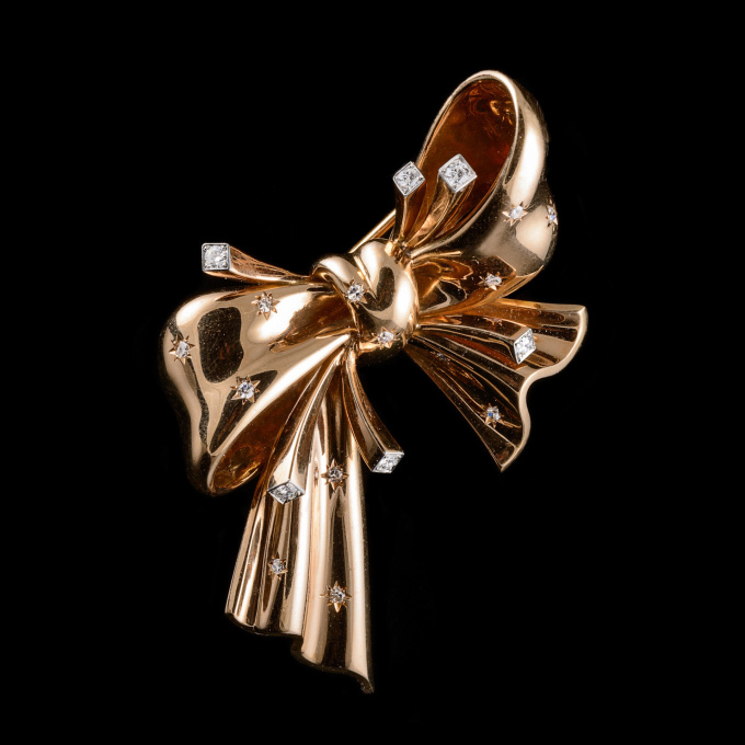 Mauboussin bow brooch by Mauboussin