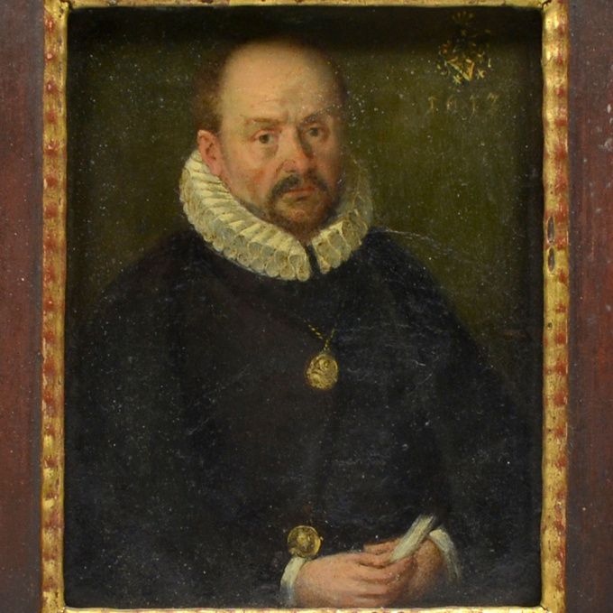 Portrait of a man with two Gnadenpfennigs, likely Wilhelm Daser (1566-1639) by Onbekende Kunstenaar
