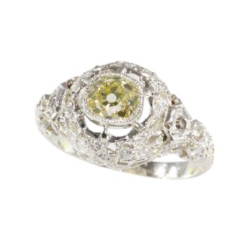Edwardian Platinum Ring with Fancy Yellow Diamond – A Lacy Echo of 1920s Elegance by Artista Sconosciuto