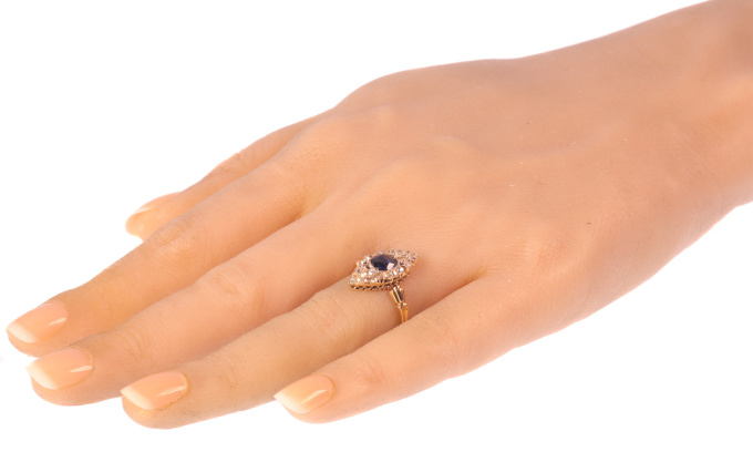 Early Victorian diamond and natural vivid blue sapphire engagement ring by Unbekannter Künstler