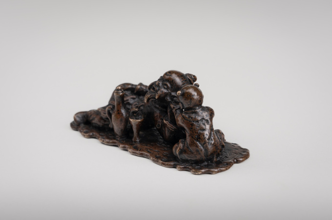 A Chinese bronze brush rest or paperweight, late Ming dynasty to early Qing dynasty, 17th century by Artista Desconhecido