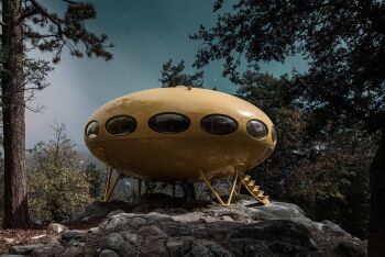 Futuro I - Midnight Modern by Tom Blachford