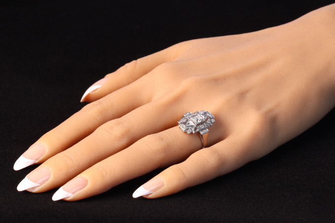 Vintage Allure: 1950's Art Deco Diamond Ring by Unbekannter Künstler