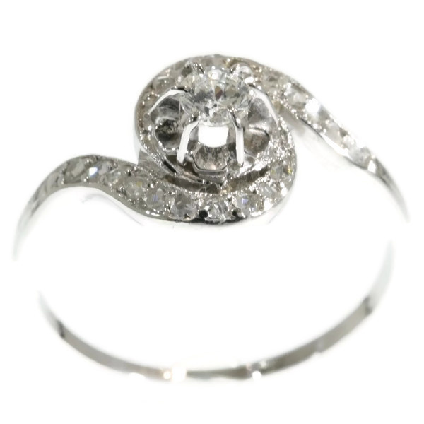 Art Deco curled up platinum ring with diamonds by Onbekende Kunstenaar