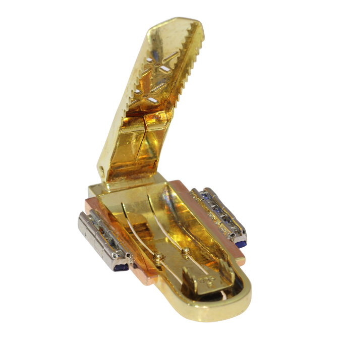 Vintage Vogue Clip: Sapphires Set in Tri-Colour Gold by Artista Sconosciuto