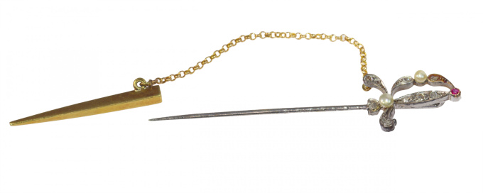 Antique diamond pin in the shape of a sword or dagger by Unknown artist