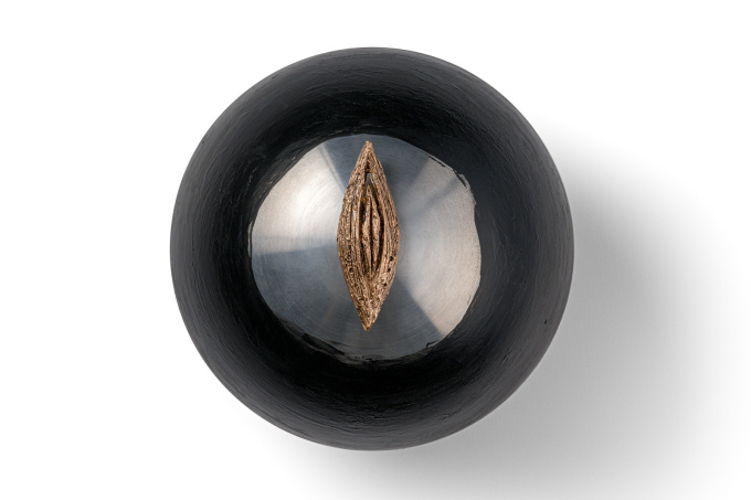 La Papessa boule black by Eleonora Francioni Antonio Mastromarino