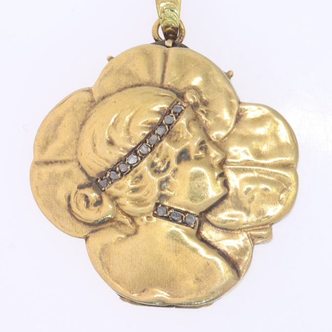 Typical Art Nouveau gold locket woman head on four leaf clover by Artiste Inconnu
