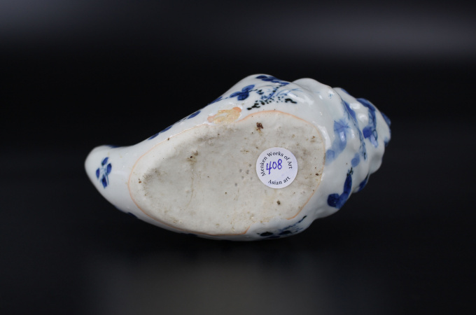 A very rare Chinese blue and white conch-shaped water dropper, Ming dynasty, Wanli period (1573–1619) by Artista Desconhecido