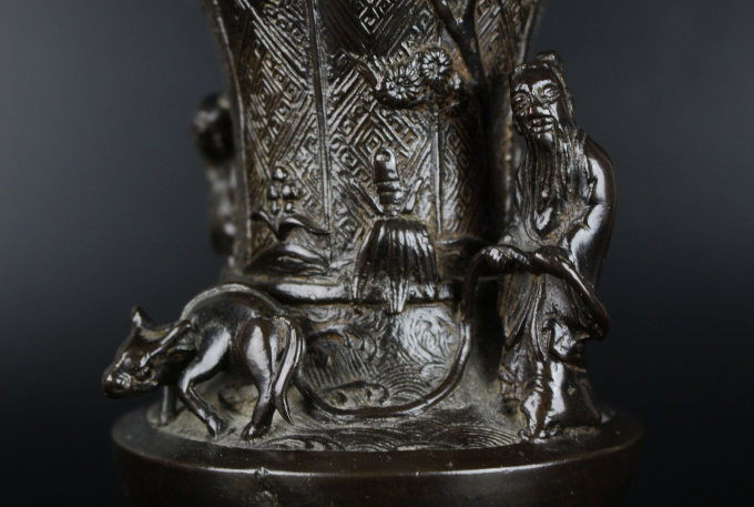A Japanese Bronze Flower Vase, Edo Period (1603-1868) by Artista Sconosciuto